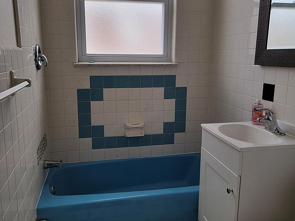 4th image of 7009 Elmwood Ave