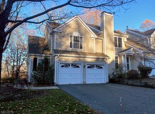8 Rainier Ct, Hackettstown, NJ 07840