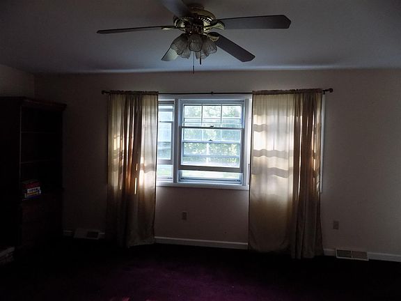 5th image of 41 Stewart Dr