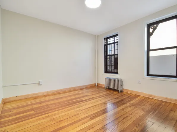 48-11 43rd Avenue image 2 of 6