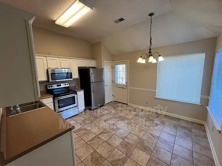 1330 Siskin Dr — Photo 5