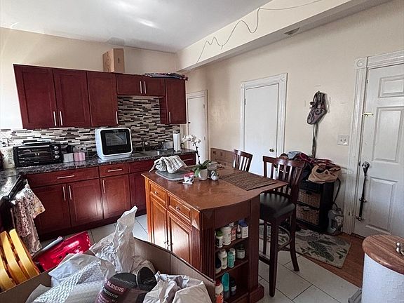 3rd image of 84 Mount Vernon St #1