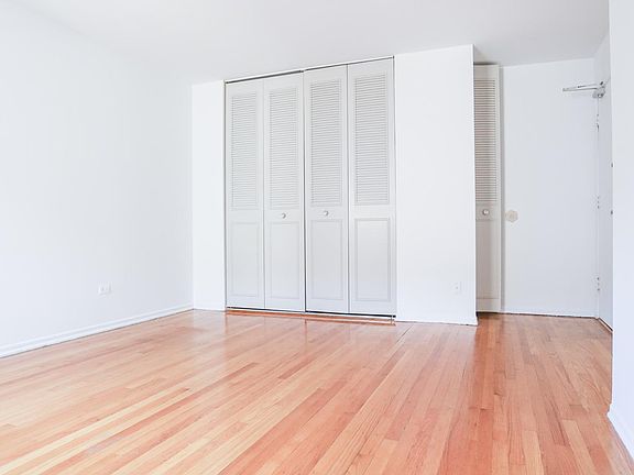 2nd image of 736 W Buena Ave #211