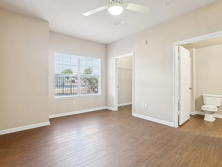 River Valley Apartments — Photo 31