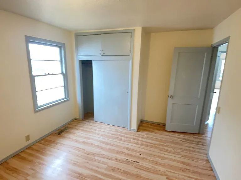 577 NW T St — Photo 12