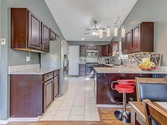5th image of 12114 Glenpark Dr