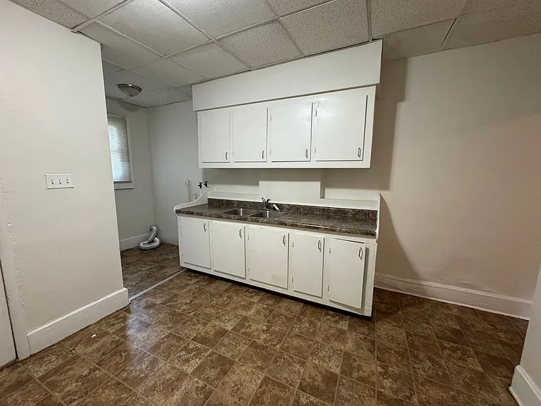 2346 Coyner Ave — Photo 8