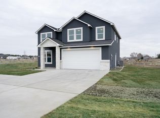 8202 Roberts Dr, Pasco, WA 99301
