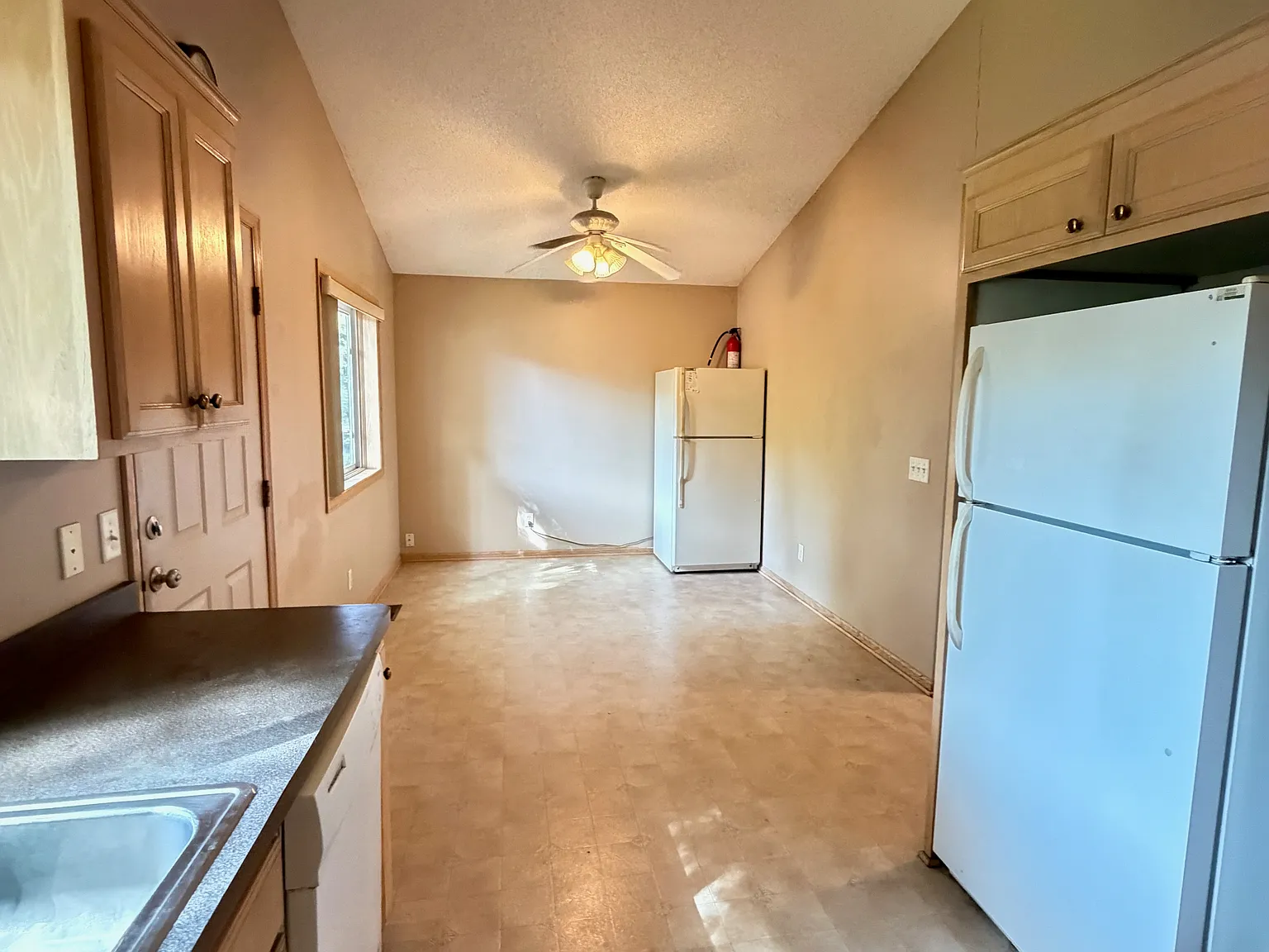 6 bed, 2100 sqft, $2,500 — Photo 3
