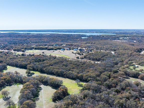 3rd image of 2 Shady Oak Ln