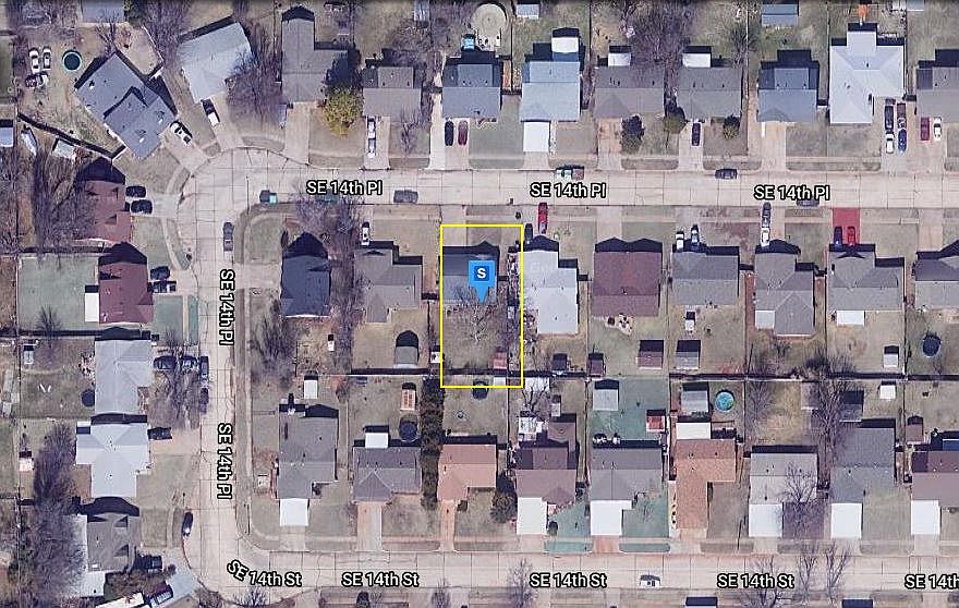 1st image of 3912 SE 14th Pl