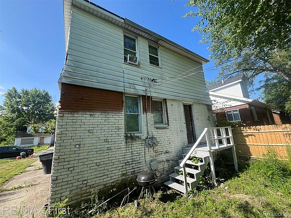 4th image of 14903 Mapleridge St
