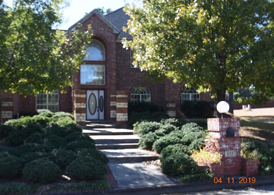 1st image of 812 Woodland Trl S