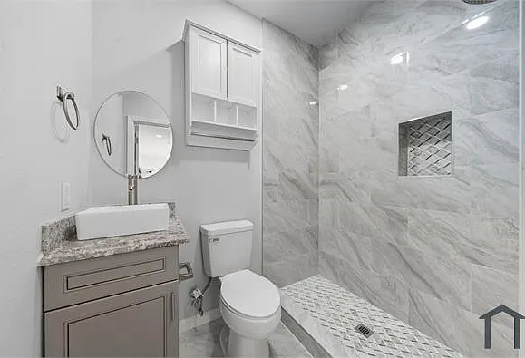 Studio, 300 sqft, $999 — Photo 4