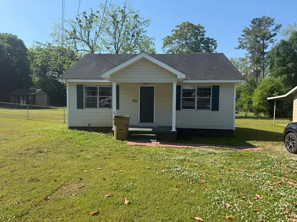 704 South St, Moulton, AL 35650