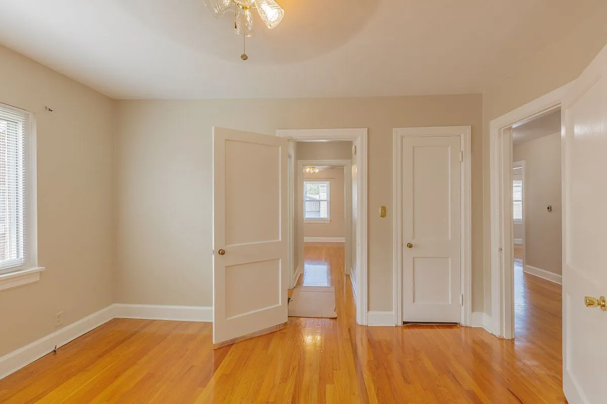 3 bed, 2.0 bath, 1900 sqft, $2,300 — Photo 4