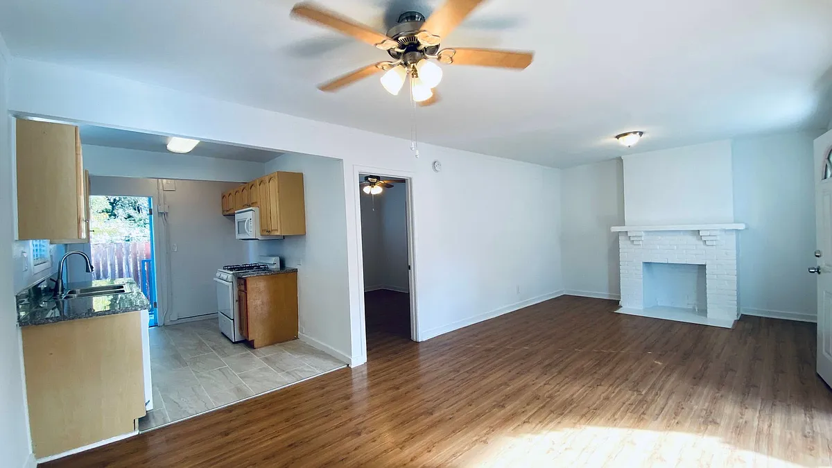 Building Photo - 1685-1697 N Summit Avenue 109 #137