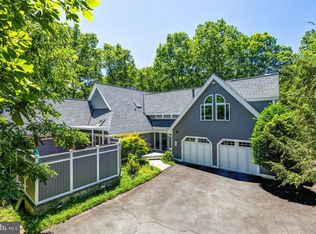 11103 Glade Dr, Reston, VA 20191