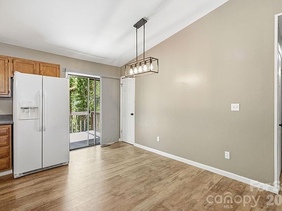 4th image of 307 Westforest Ln