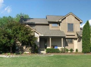 5295 Pleasant View Ct, West Bloomfield, MI 48323