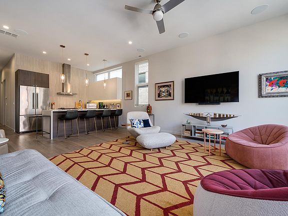 5th image of 814 N Marshfield Ave #3N