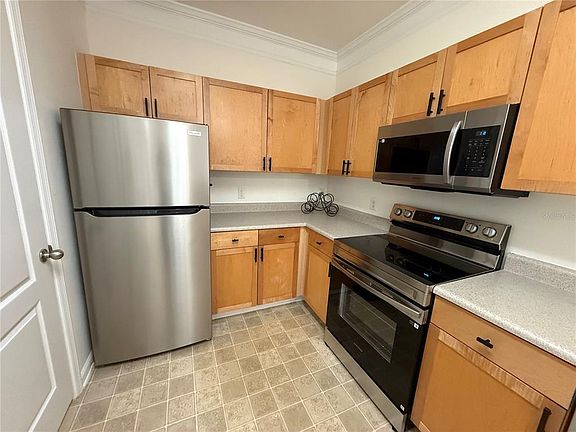 4th image of 8801 Villa View Cir Unit 202