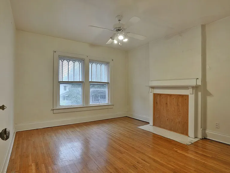2403 Summit St — Photo 22