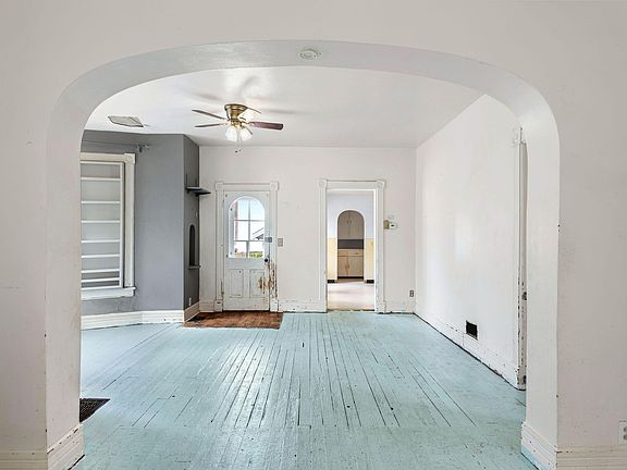 5th image of 105 Locust St E