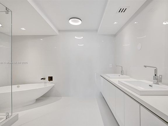 3rd image of 330 Sunny Isles Blvd #5-1405