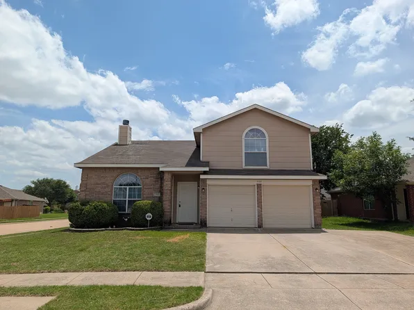 700 Flamingo Dr, Saginaw, TX 76131