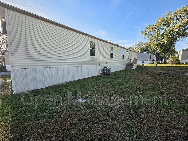 3 bed, 2.0 bath, 1152 sqft, $1,299 — Photo 2