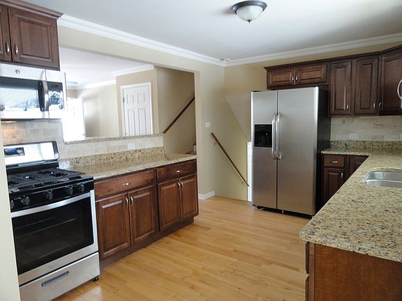 2nd image of 99 W Altgeld Ave