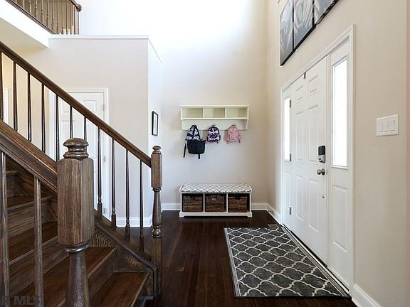 5th image of 2463 Saratoga Dr