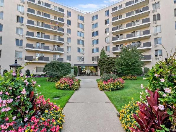 135 Post Avenue #6O, Westbury, NY 11590