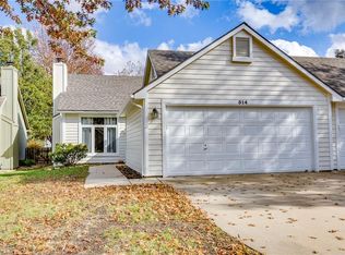 514 Lancaster Ct, Lawrence, KS 66049