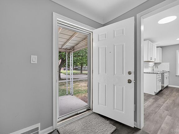 3rd image of 11548 Cardwell St