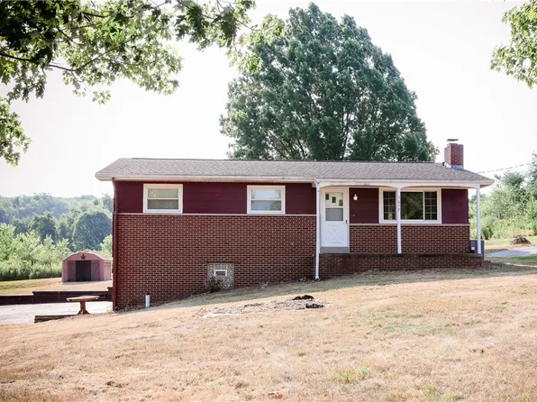 1017 Blair St, Connellsville, PA 15425