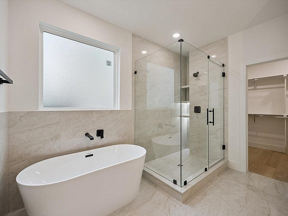 4th image of 5339 A Larkin St