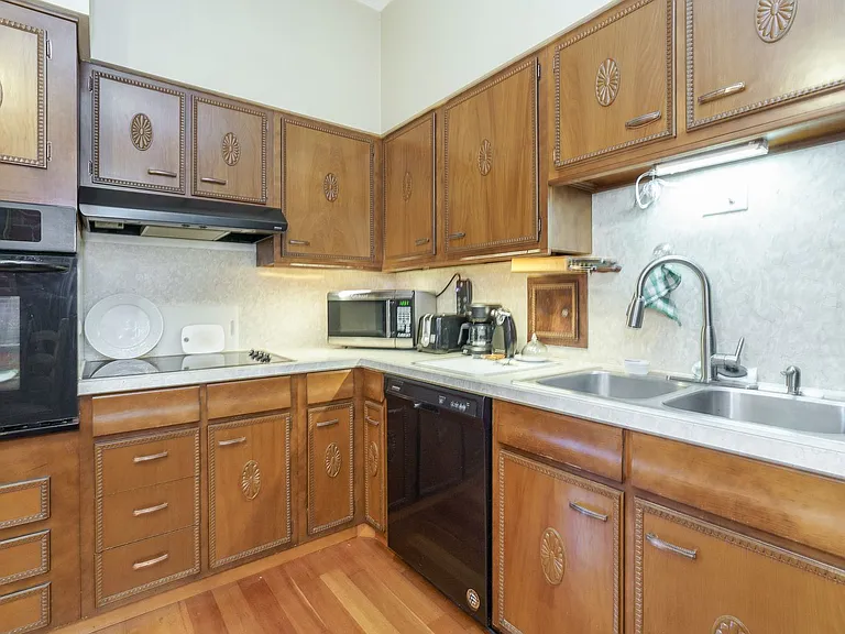 Unique 2 Bedroom in German Village — Photo 23