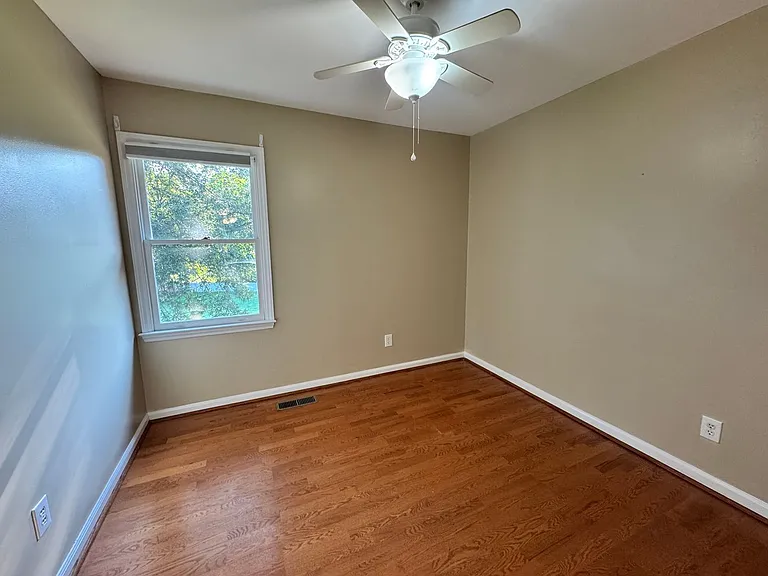 155 Lorraine Dr — Photo 10