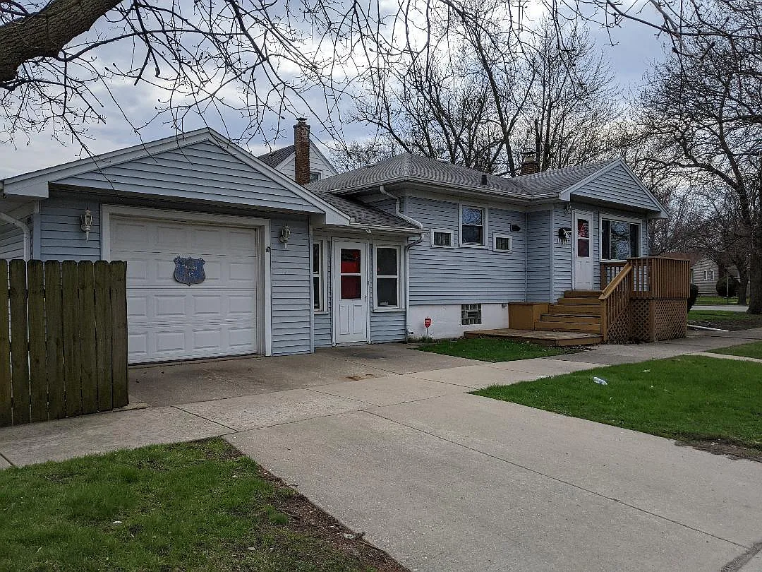 17937 Wentworth Ave photo 1