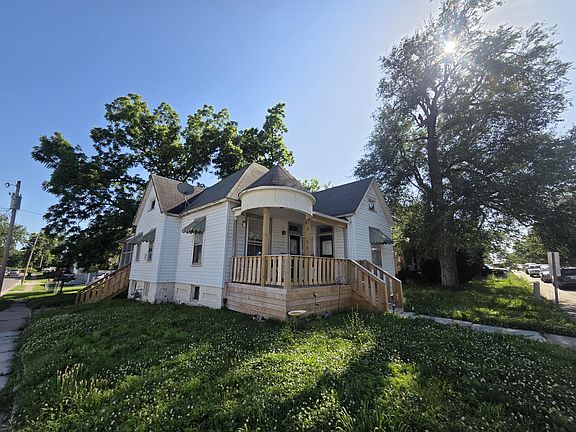 2nd image of 700 W Rollins St