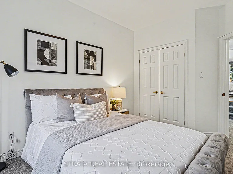 423 Manor Rd E — Photo 19