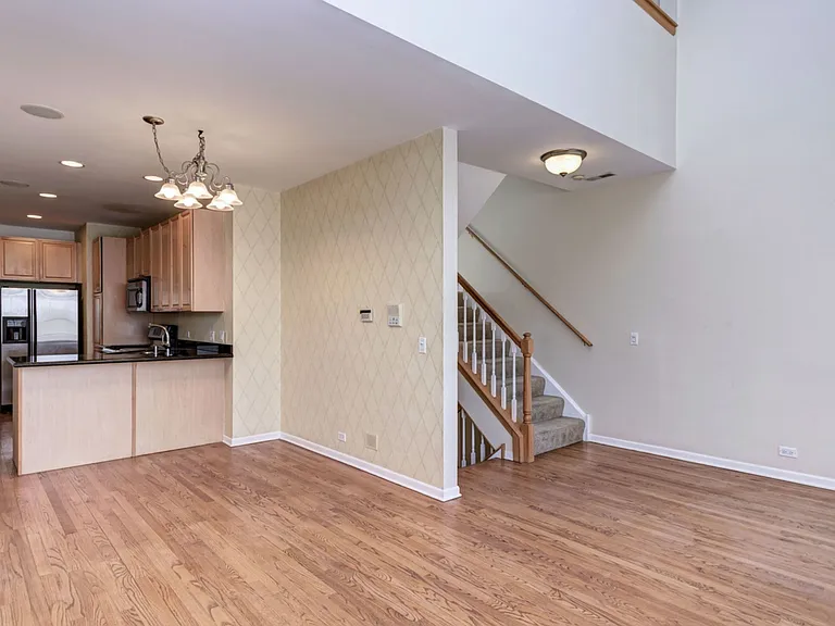 3748 N Clifton Ave — Photo 6