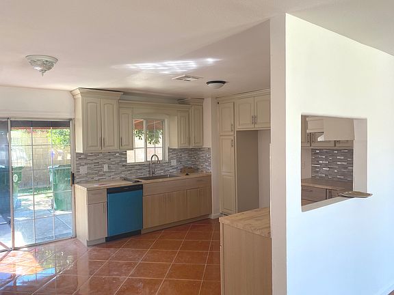 3rd image of 51635 Avenida Rubio