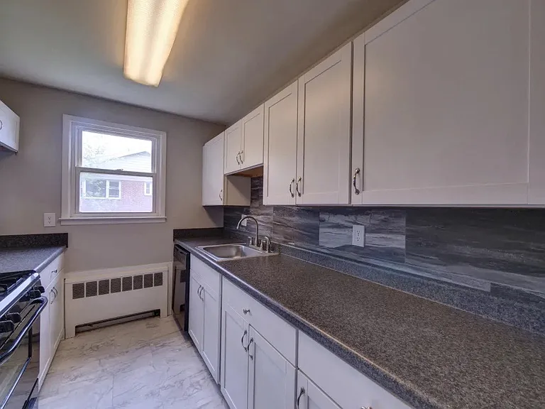 Riverhill Apartments — Photo 74