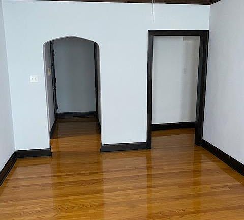 4th image of 4947 N Whipple St APT 1W