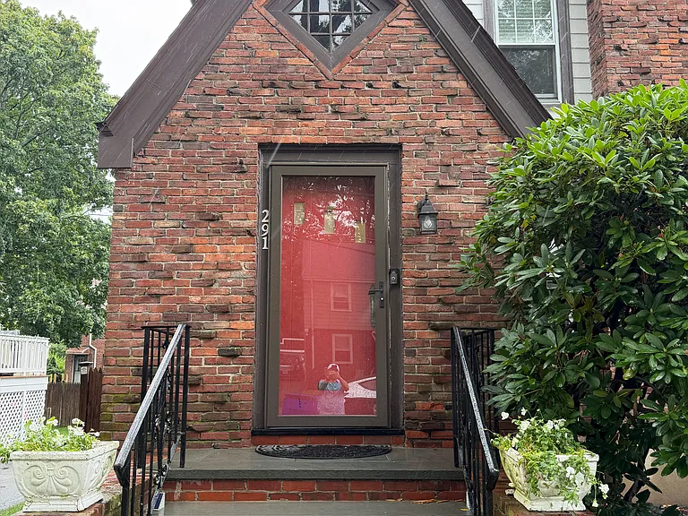 291 Russett Rd — Photo 35