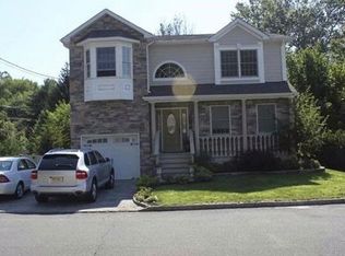 110 Tenakill Rd, Cresskill, NJ 07626