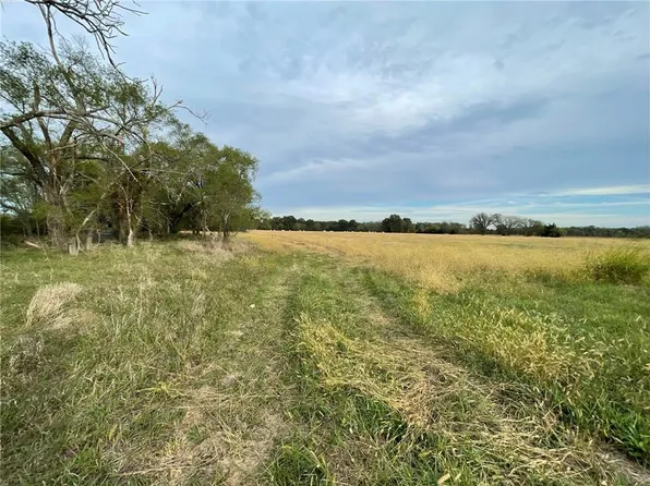 343rd Hedge Ln, Paola, KS 66071